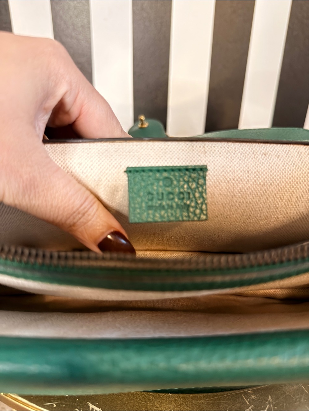 Gucci Emerald Green Pebbled Leather Shoulder Bag with Silver Chain - Picture 14 of 15